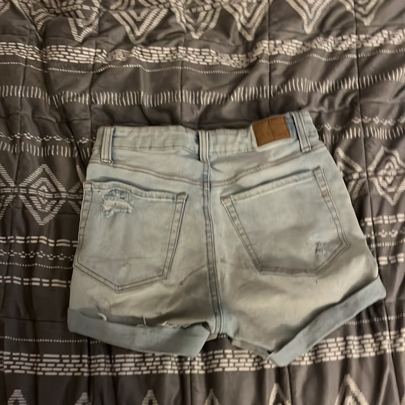 These are aero high rise jean shorts barely worn but has a small stain on thigh - Picture 2 of 5